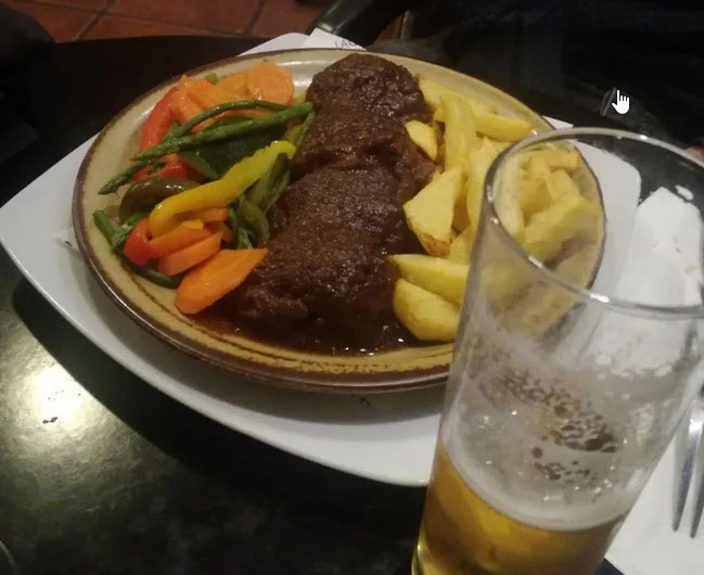 Ir de tapas en Estepona la galeria gastrobar rabo de toro