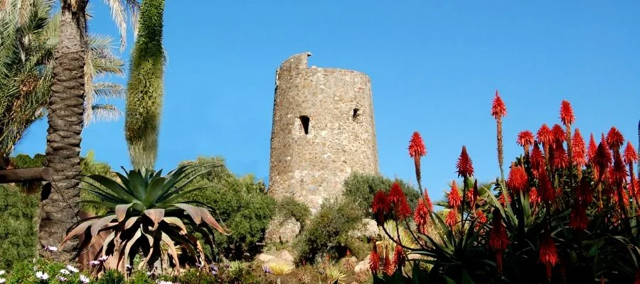 Torres Almenaras, la defensa de Estepona contra los piratas